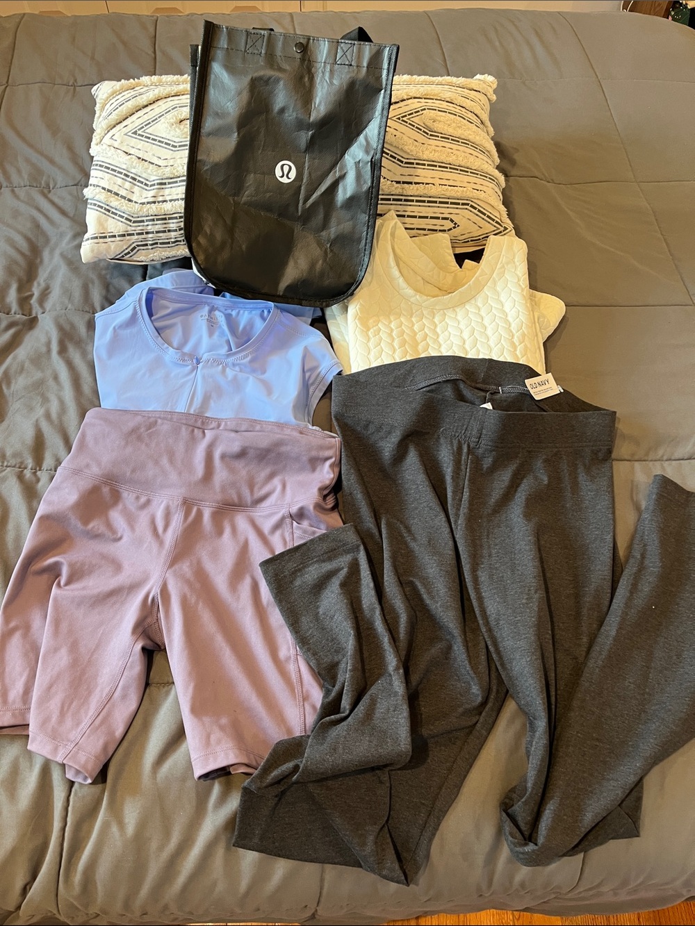 Lululemon Bag & Athletic Apparel SZ M